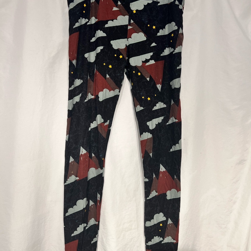 TC Lularoe legging with mountains 🏔️ on them - Picture 4 of 4